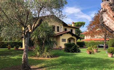 casa indipendente in vendita a Lucca