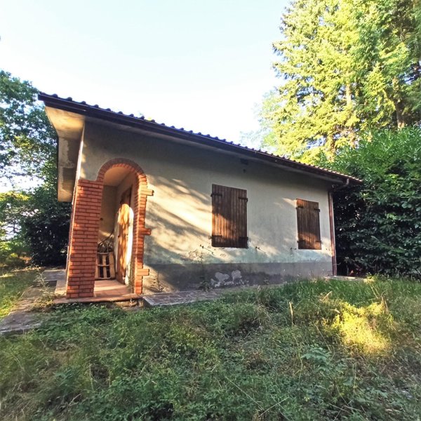 casa indipendente in vendita a Lucca