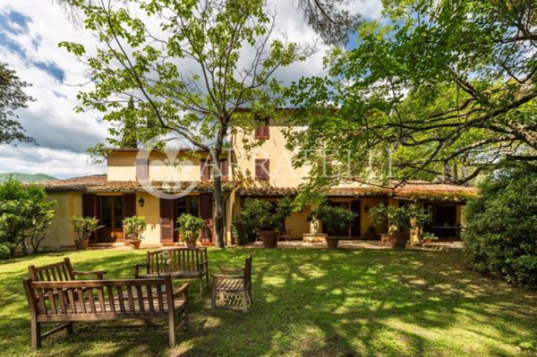 villa in vendita a Lucca in zona zona Arancio