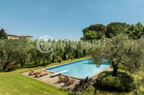 villa in vendita a Lucca in zona zona Arancio