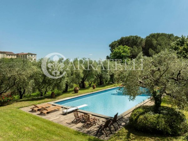 villa in vendita a Lucca in zona zona Arancio