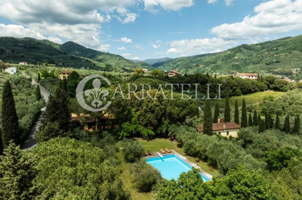 villa in vendita a Lucca in zona zona Arancio