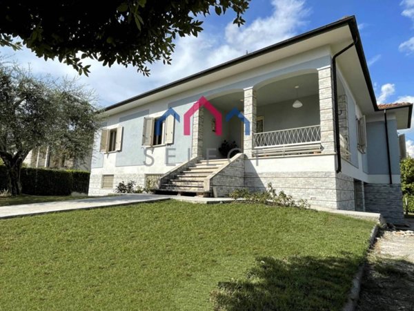 casa indipendente in vendita a Lucca in zona Monte San Quirico