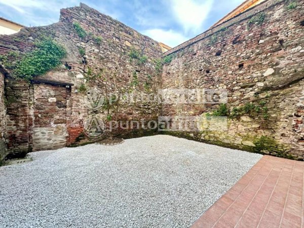 appartamento in vendita a Lucca in zona Centro Città