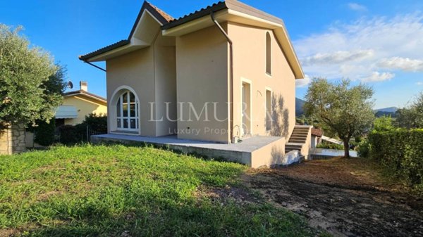 casa indipendente in vendita a Lucca in zona Ponte San Pietro