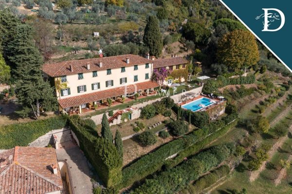 villa in vendita a Lucca in zona Vallebuia