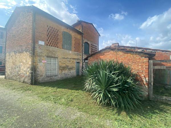 casale in vendita a Lucca in zona Picciorana