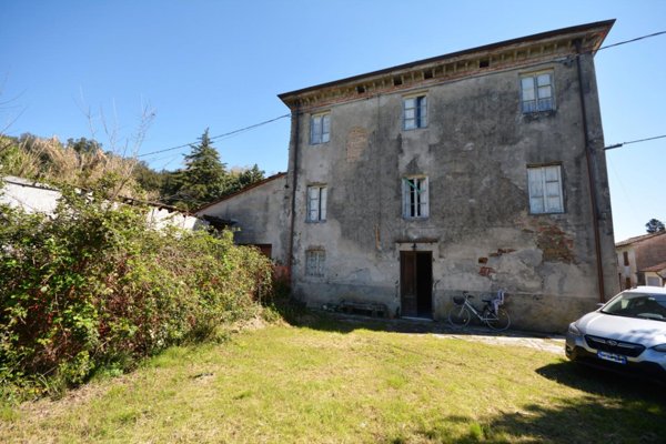 casa indipendente in vendita a Lucca in zona Arsina
