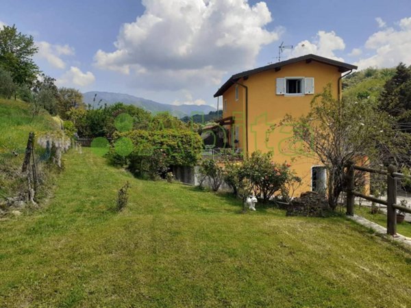 casa indipendente in vendita a Lucca in zona Ciciana