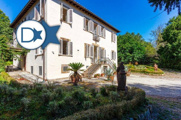casa indipendente in vendita a Lucca in zona Massa Pisana