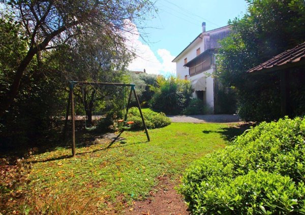 casa indipendente in vendita a Lucca in zona Nozzano