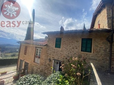 casa indipendente in vendita a Lucca in zona Centro Città