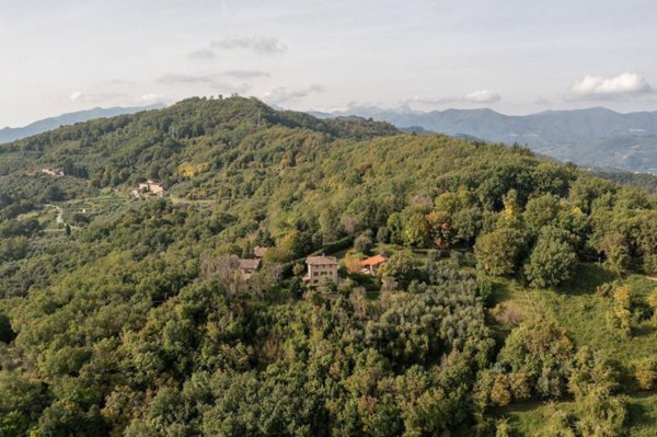 casa indipendente in vendita a Lucca in zona Monte San Quirico