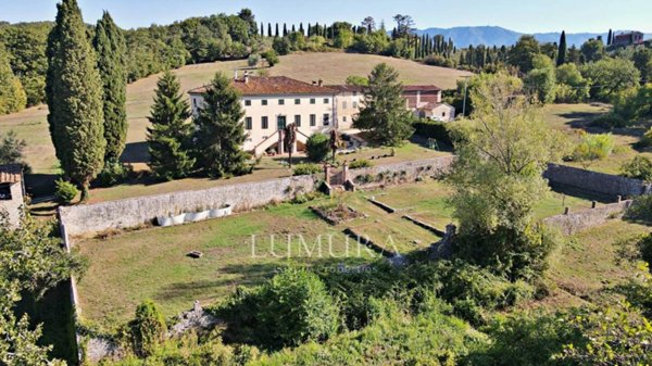 villa in vendita a Lucca in zona Mutigliano
