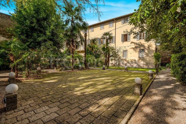 casa indipendente in vendita a Lucca in zona Torre