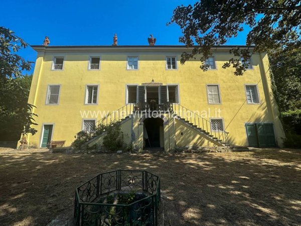 casa indipendente in vendita a Lucca in zona Balbano