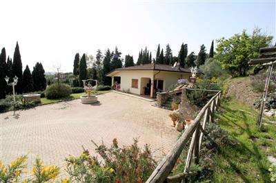 casa indipendente in vendita a Lucca