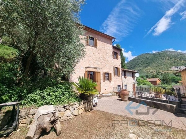 casa indipendente in vendita a Lucca in zona Santa Maria del Giudice