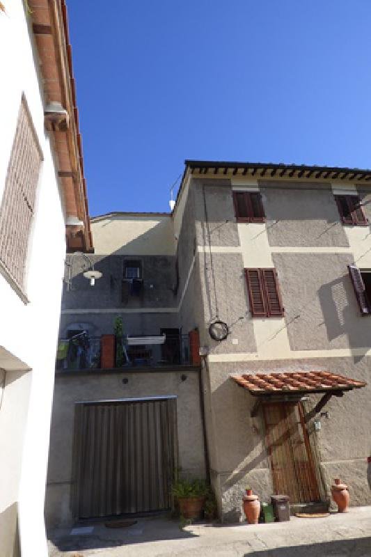 casa indipendente in vendita a Lucca in zona Centro Città