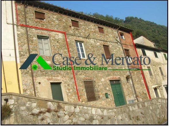 casa indipendente in vendita a Lucca in zona Fagnano