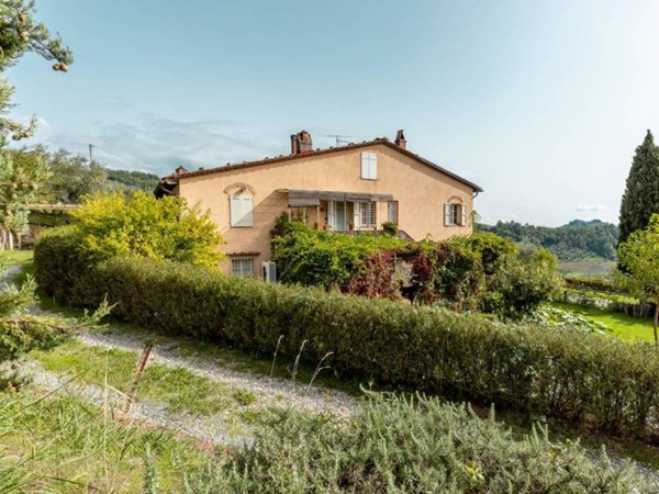 casa indipendente in vendita a Lucca in zona Mutigliano