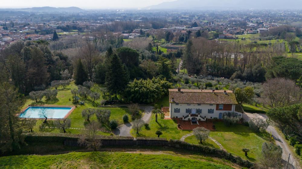 casa indipendente in vendita a Lucca in zona Centro Città