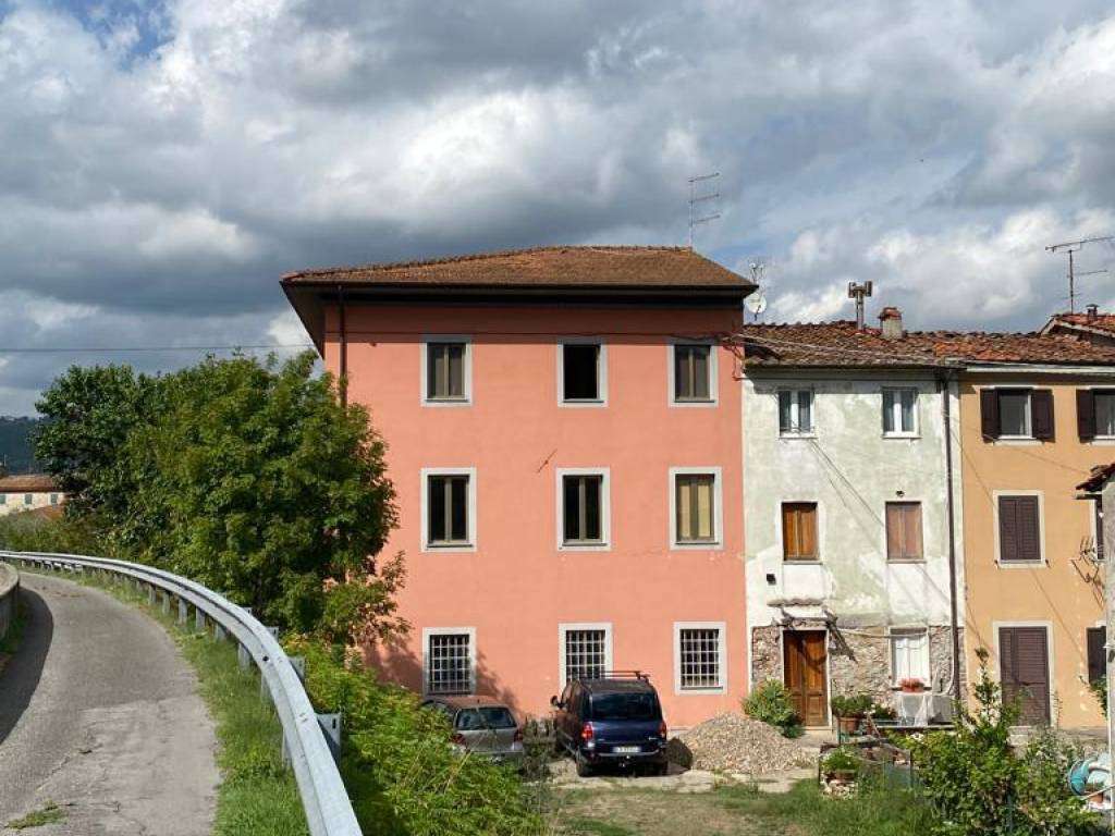 intera palazzina in vendita a Lucca