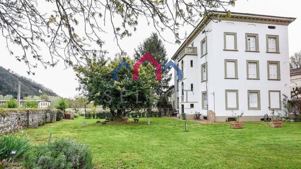 casa indipendente in vendita a Lucca