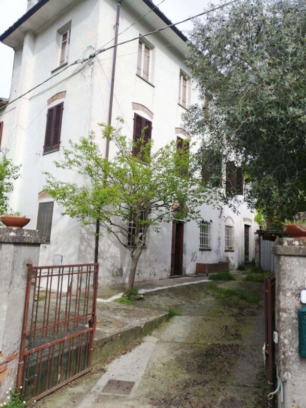 casa semindipendente in vendita a Lucca in zona Santa Maria del Giudice