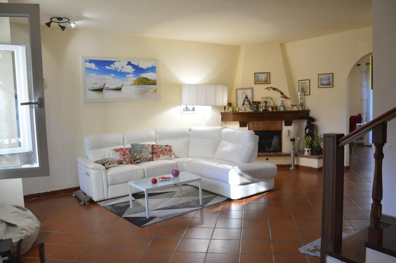 casa indipendente in vendita a Lucca