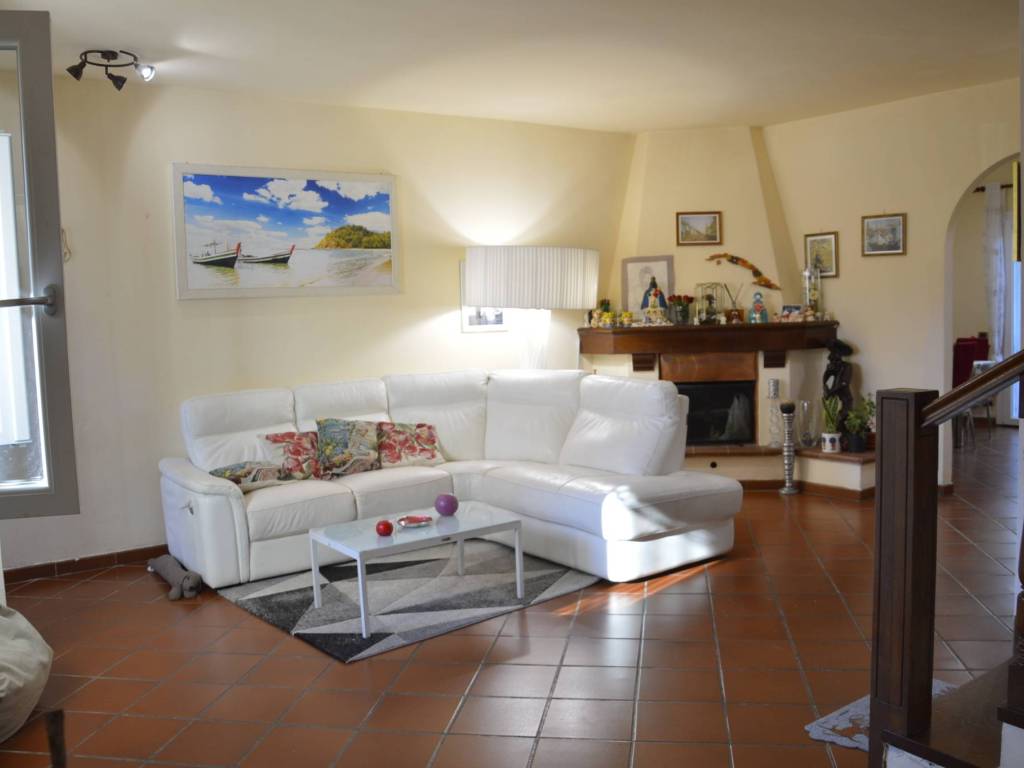casa indipendente in vendita a Lucca in zona Carignano