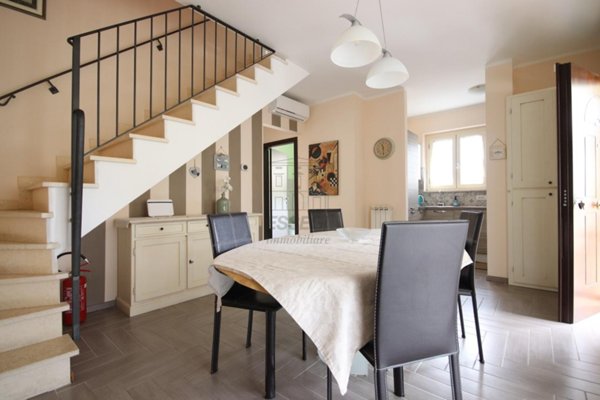 casa indipendente in vendita a Lucca in zona Centro Città