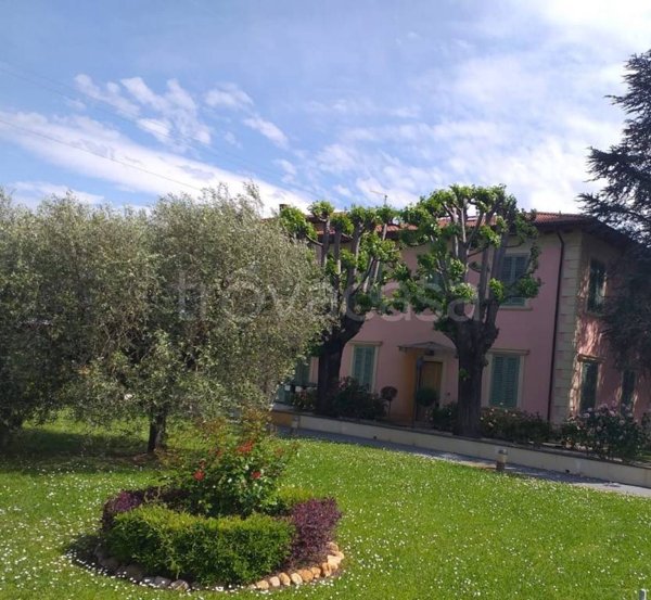 casa indipendente in vendita a Lucca in zona Pontetetto
