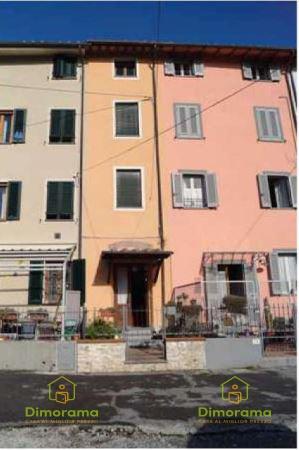 casa indipendente in vendita a Lucca in zona Centro Città