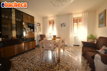 casa indipendente in vendita a Lucca in zona Meati