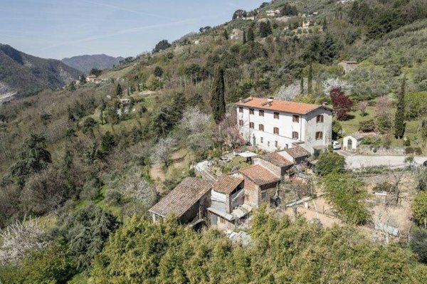 casa indipendente in vendita a Lucca in zona Palmata