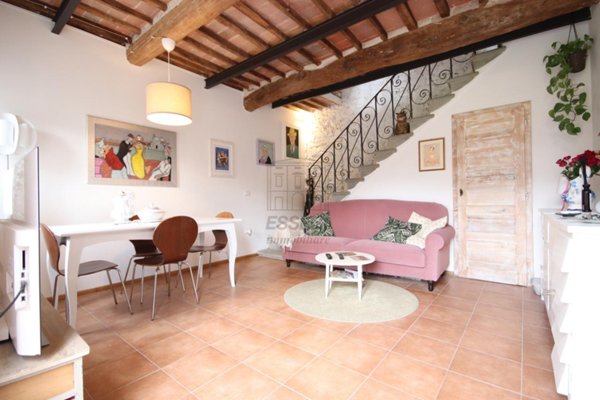 casa indipendente in vendita a Lucca