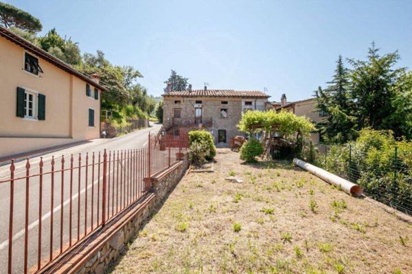 casa indipendente in vendita a Lucca in zona Mutigliano