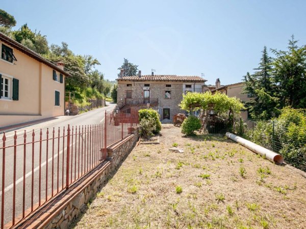 casa indipendente in vendita a Lucca in zona Mutigliano