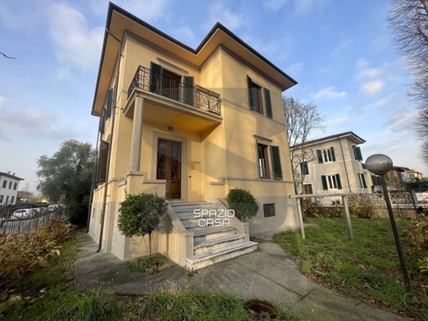 casa indipendente in vendita a Lucca in zona Centro Città