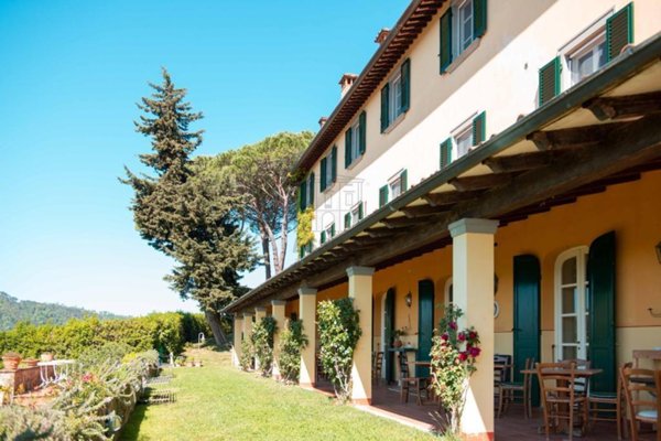 villa in vendita a Lucca in zona Cappella