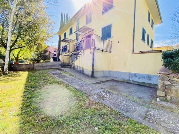 casa indipendente in vendita a Lucca in zona Massa Pisana