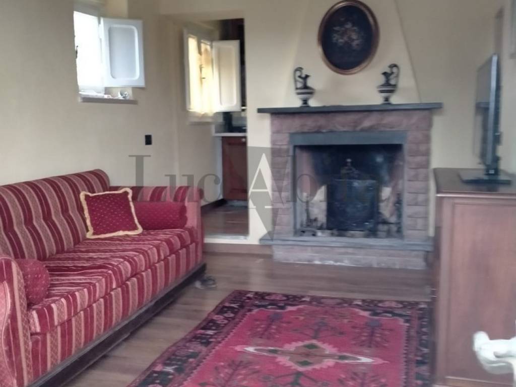 casa indipendente in vendita a Lucca in zona Chiatri