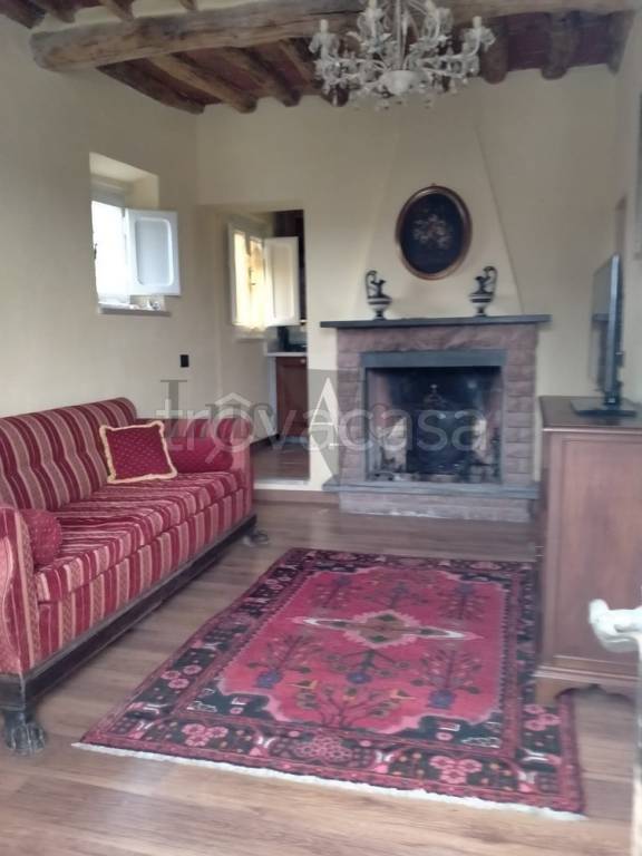 casa indipendente in vendita a Lucca in zona Chiatri