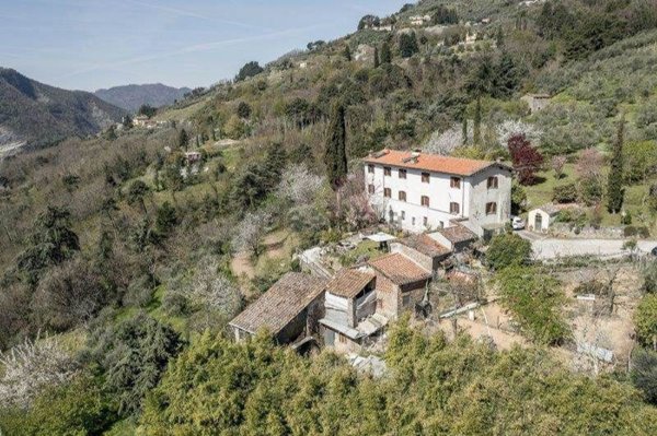 casa indipendente in vendita a Lucca