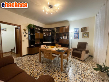casa indipendente in vendita a Lucca in zona Meati