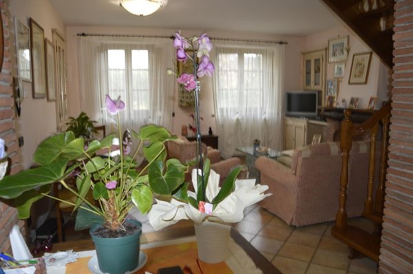 casa indipendente in vendita a Lucca in zona San Lorenzo a Vaccoli
