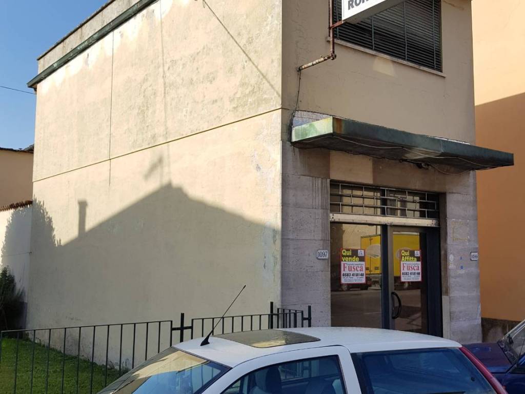 locale commerciale in vendita a Lucca in zona Nave