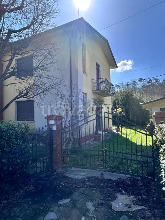 casa indipendente in vendita a Lucca in zona Monte San Quirico