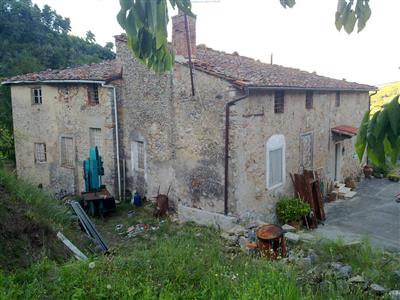 casa indipendente in vendita a Lucca